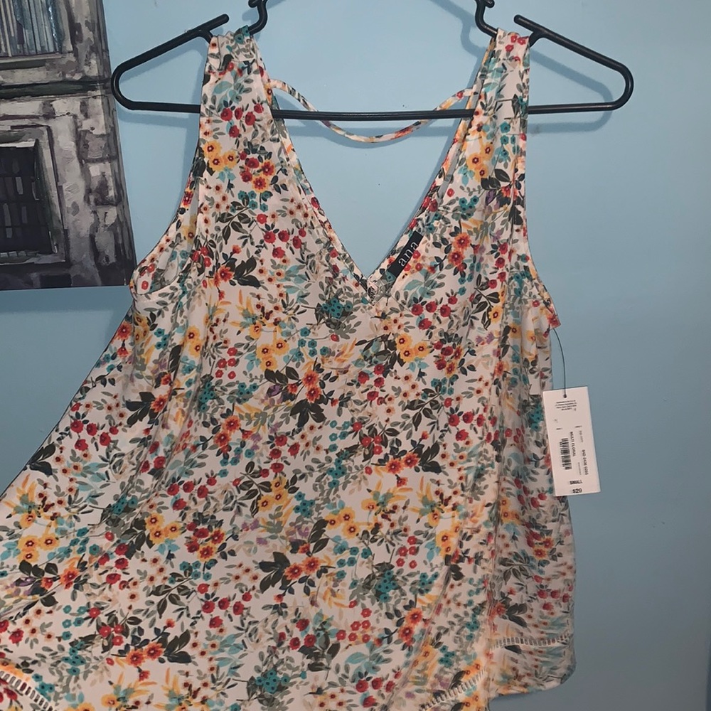 Women’s Floral Cami/Tank Never Worn- Perfect Cond